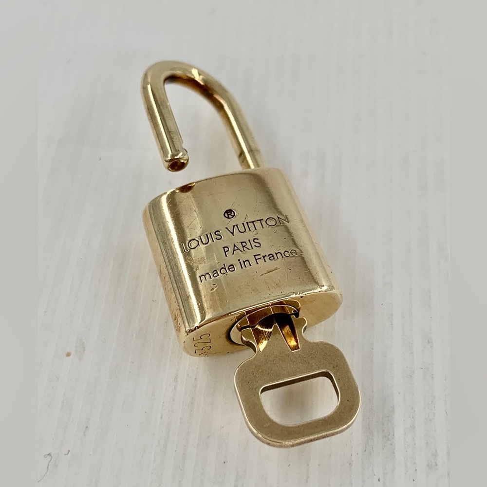 Authentic VGUC Louis Vuitton LV Lock & Key - #325 - Picture 6 of 7